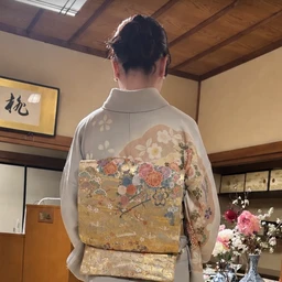 H.'s houmongi and obi seen from behind