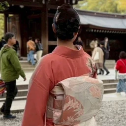 R.'s houmongi seen from behind at Meiji Shrine